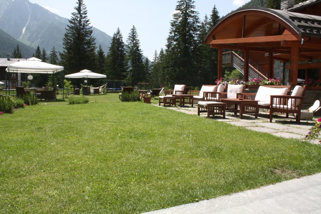 Le Rocher Hotel Champoluc Ngoại thất bức ảnh